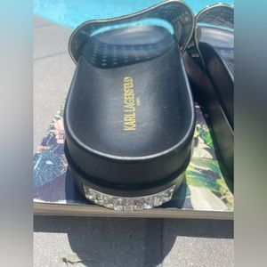 KARL LAGERFELD Pear black and gold sandals